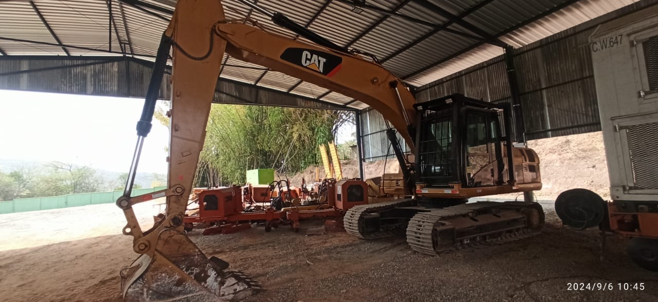 Escavadeira Caterpillar 320D 2012 - Imagem 17