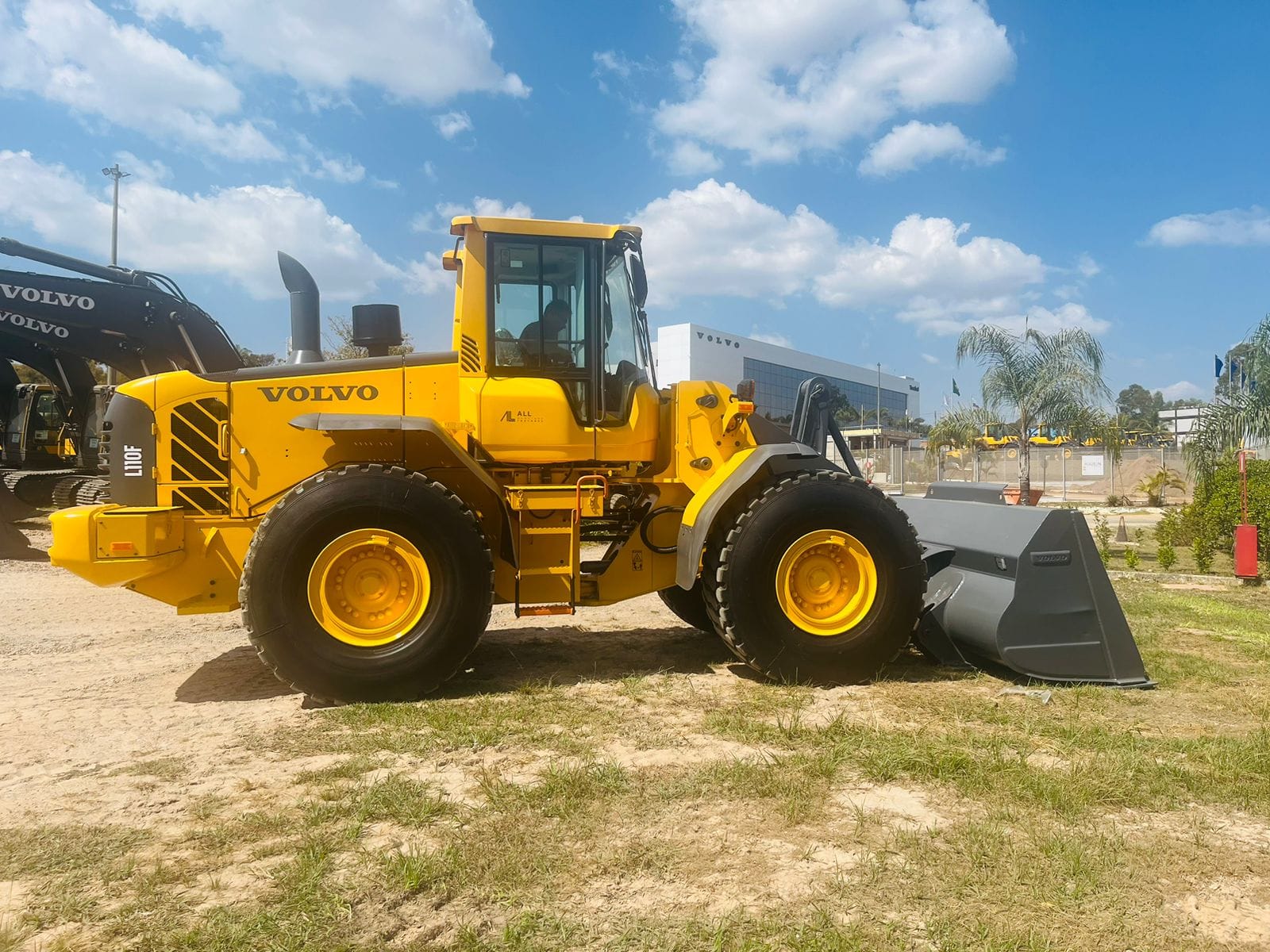 Pá Carregadeira Volvo L110F 2013 - Imagem 3