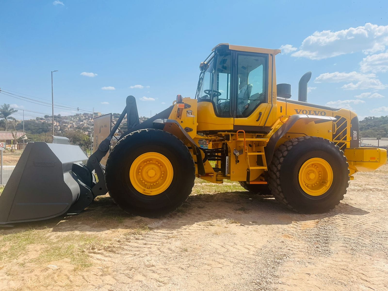 Pá Carregadeira Volvo L110F 2013 - Imagem 18