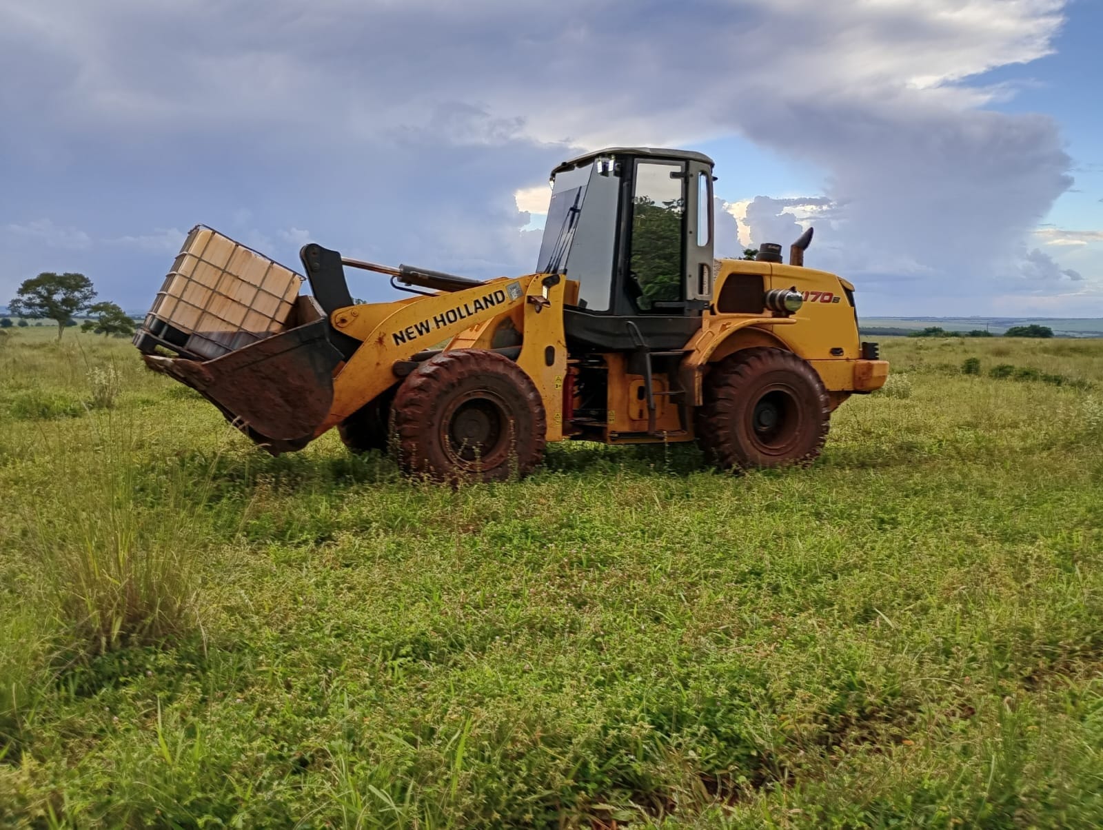 Pá Carregadeira New Holland W170B 2008 - Imagem 1