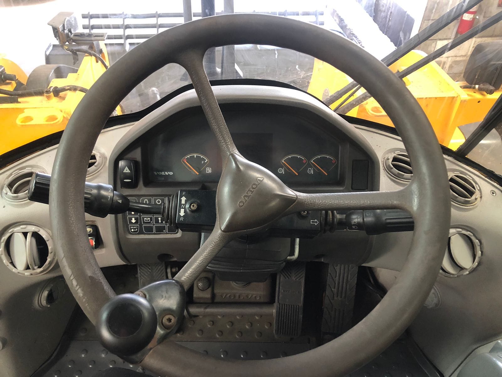 Pá Carregadeira Volvo L110F 2014 - Imagem 12
