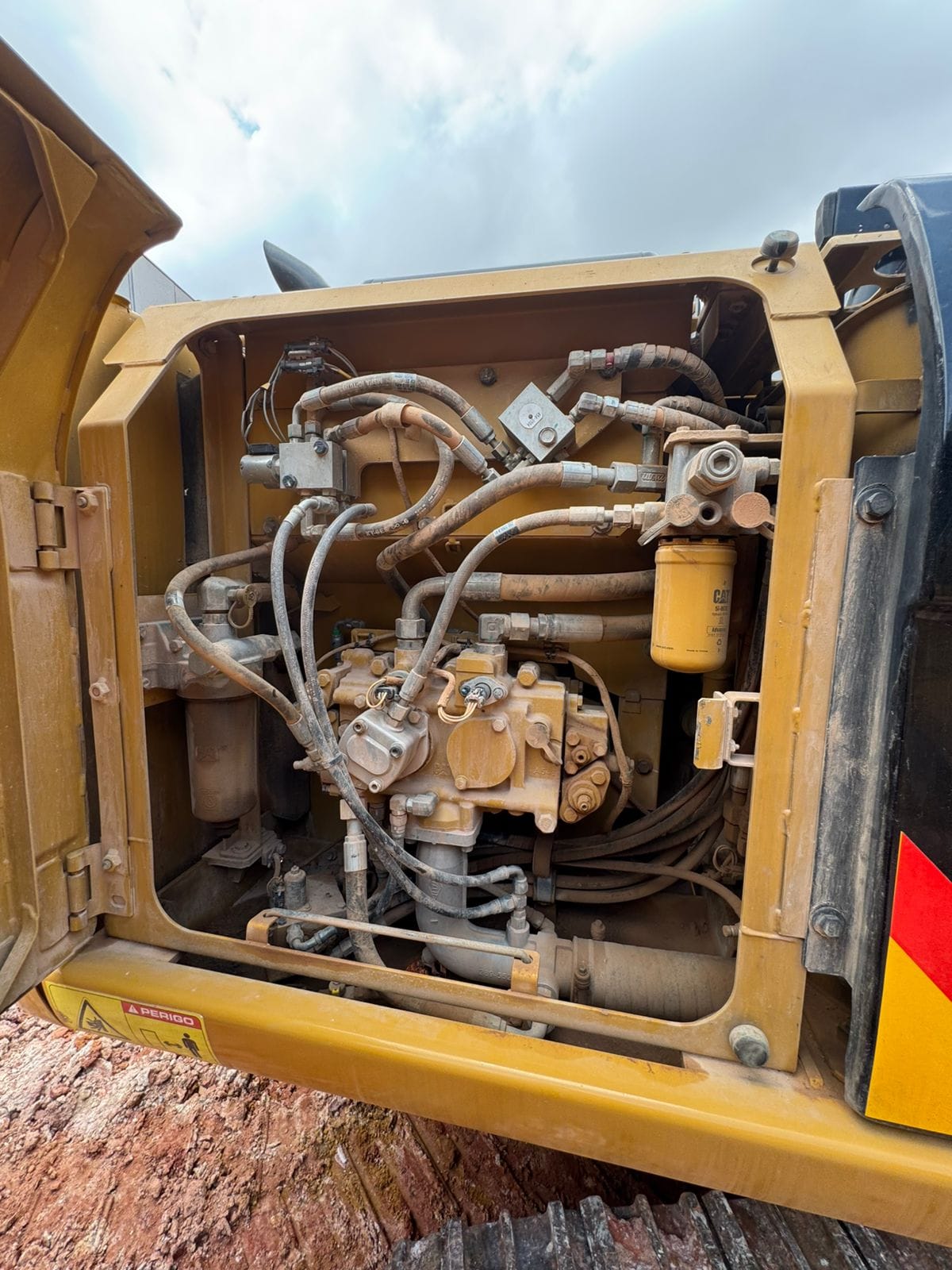 Escavadeira Caterpillar 318D2L 2019 - Imagem 8