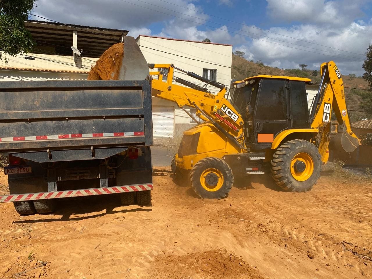 Retroescavadeira JCB 3CX 2023 - Imagem 1