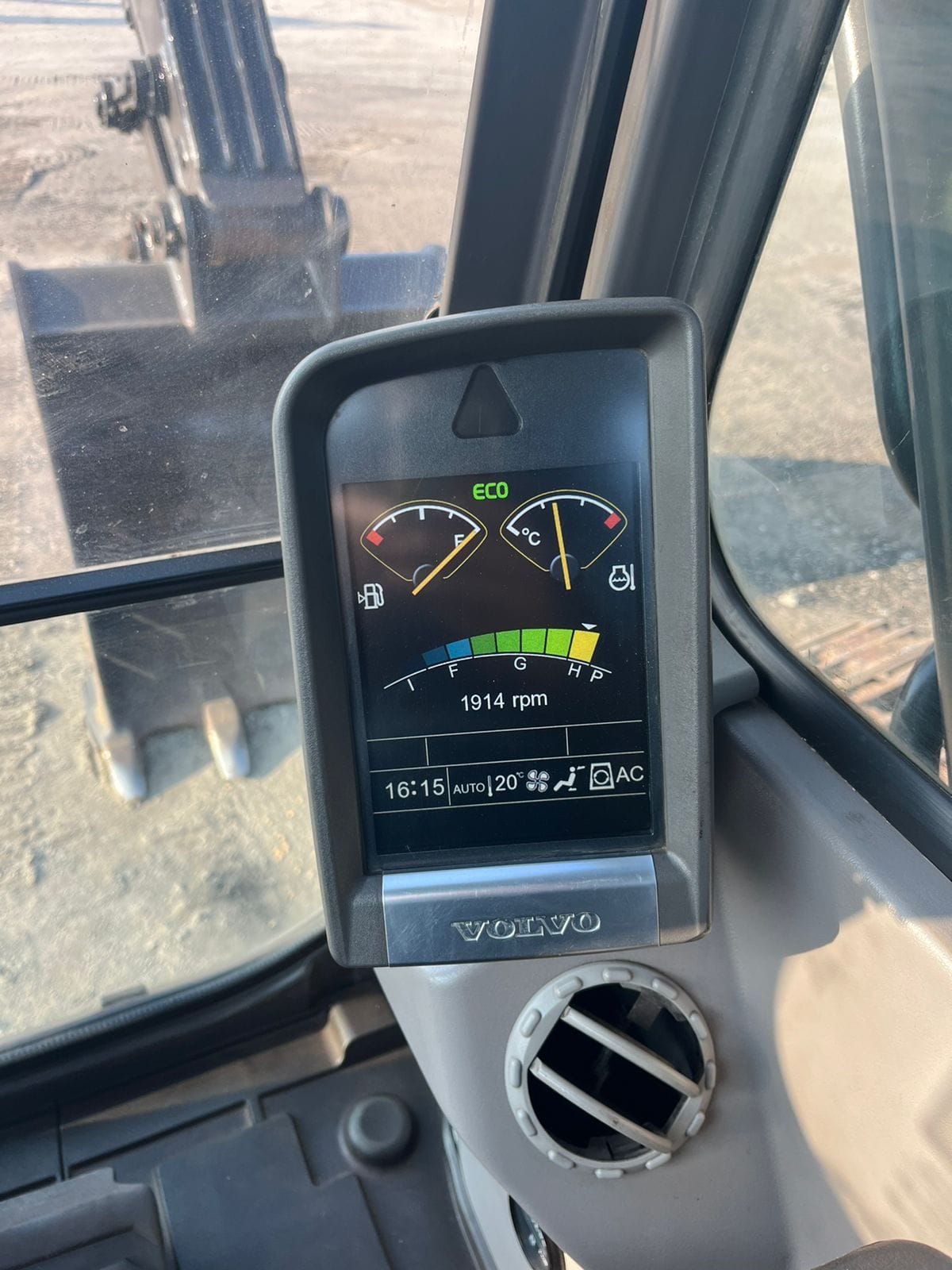 Escavadeira Volvo EC210D 2019 - Imagem 8