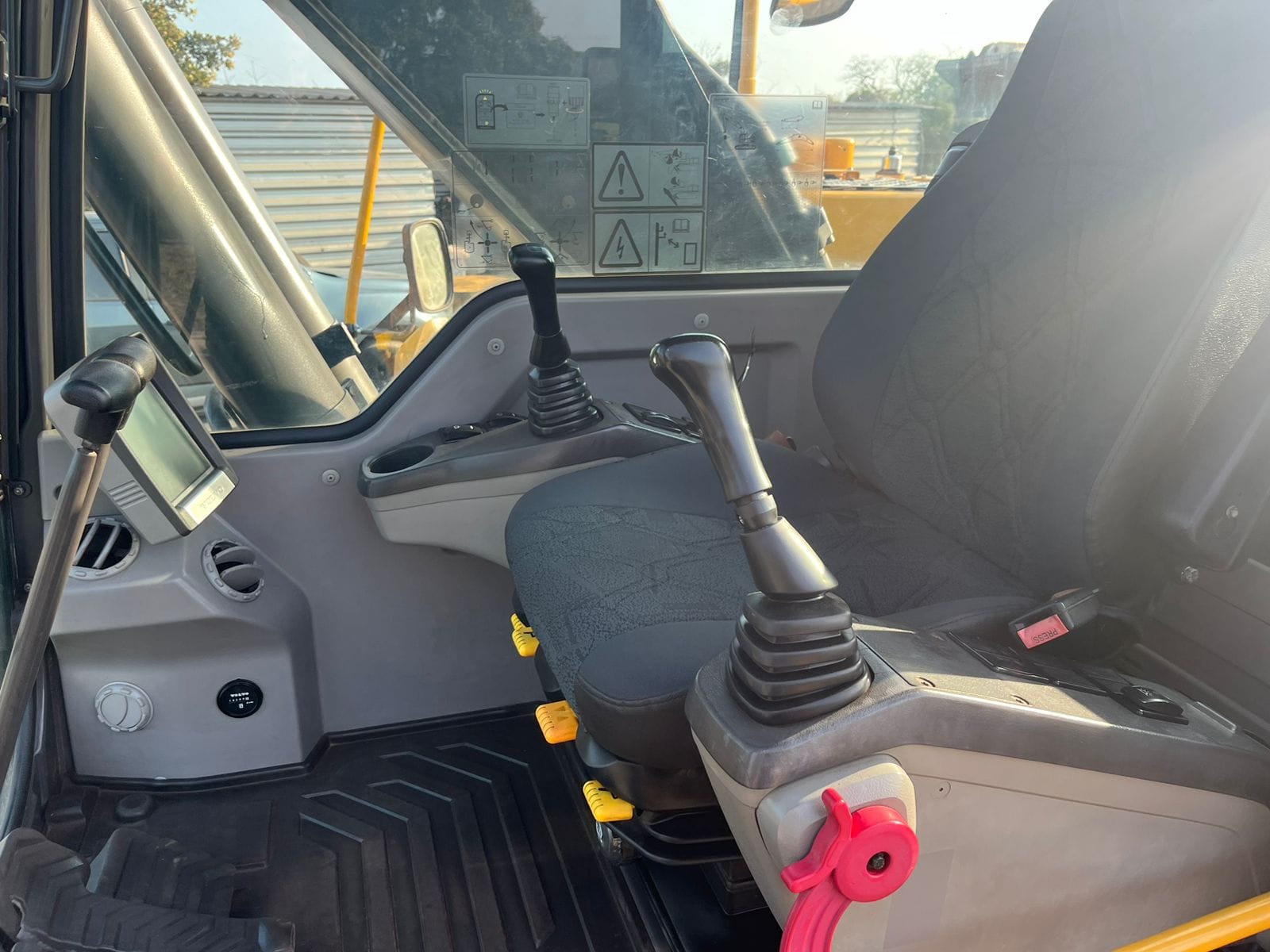 Escavadeira Volvo EC210D 2019 - Imagem 13