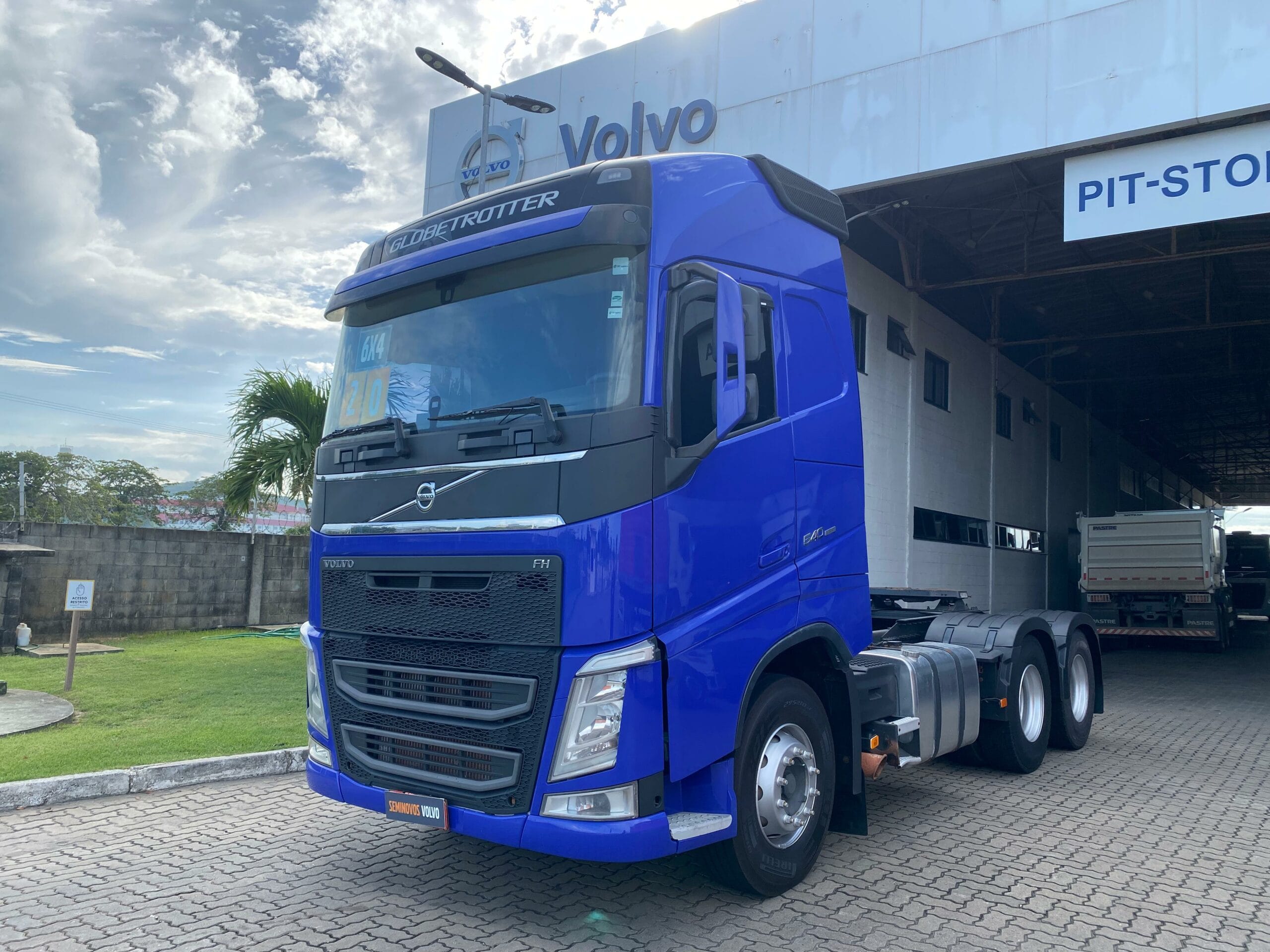 Caminhão Volvo FH 540 6x4T 2020 - Imagem 1