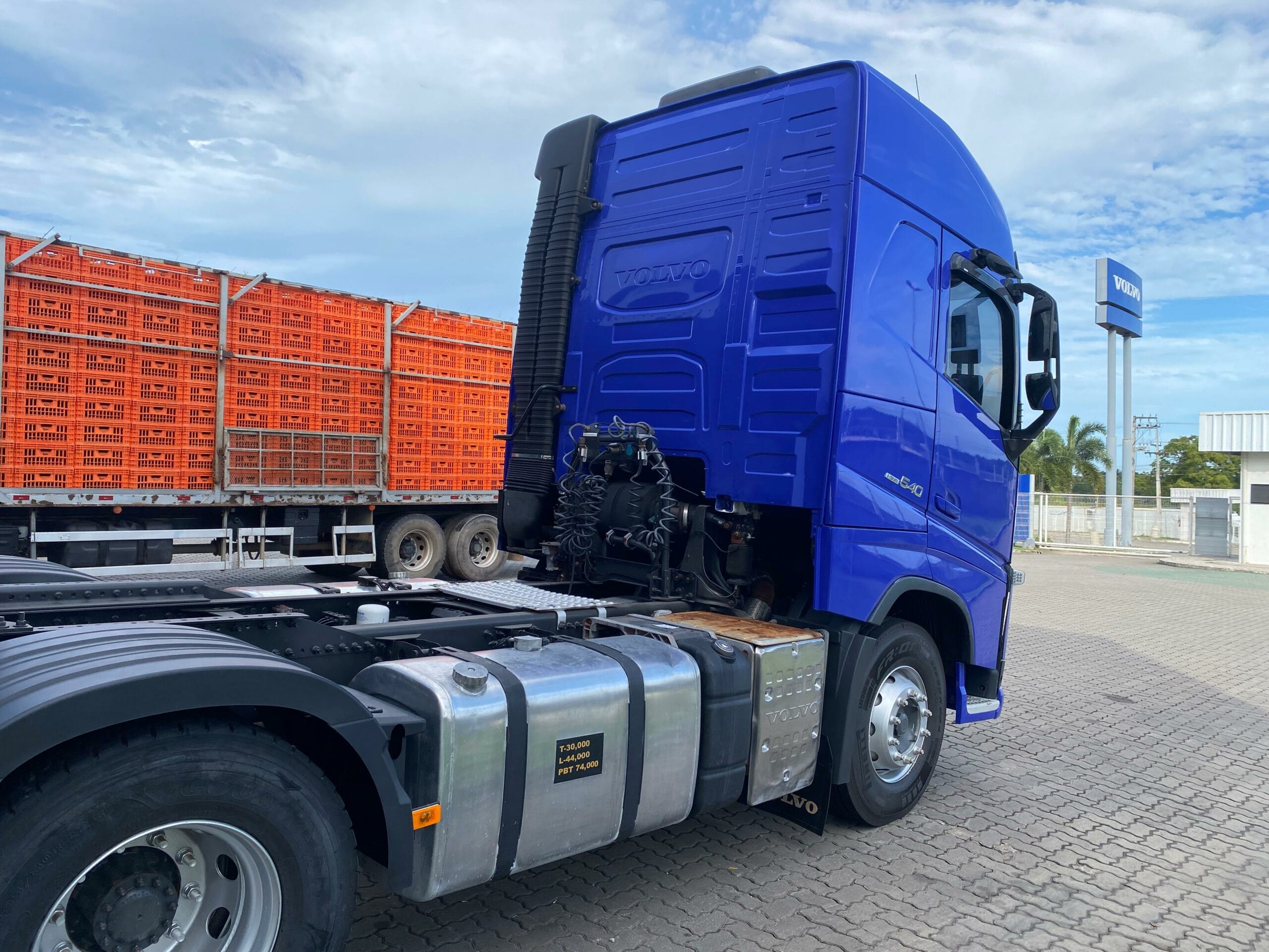 Caminhão Volvo FH 540 6x4T 2020 - Imagem 9