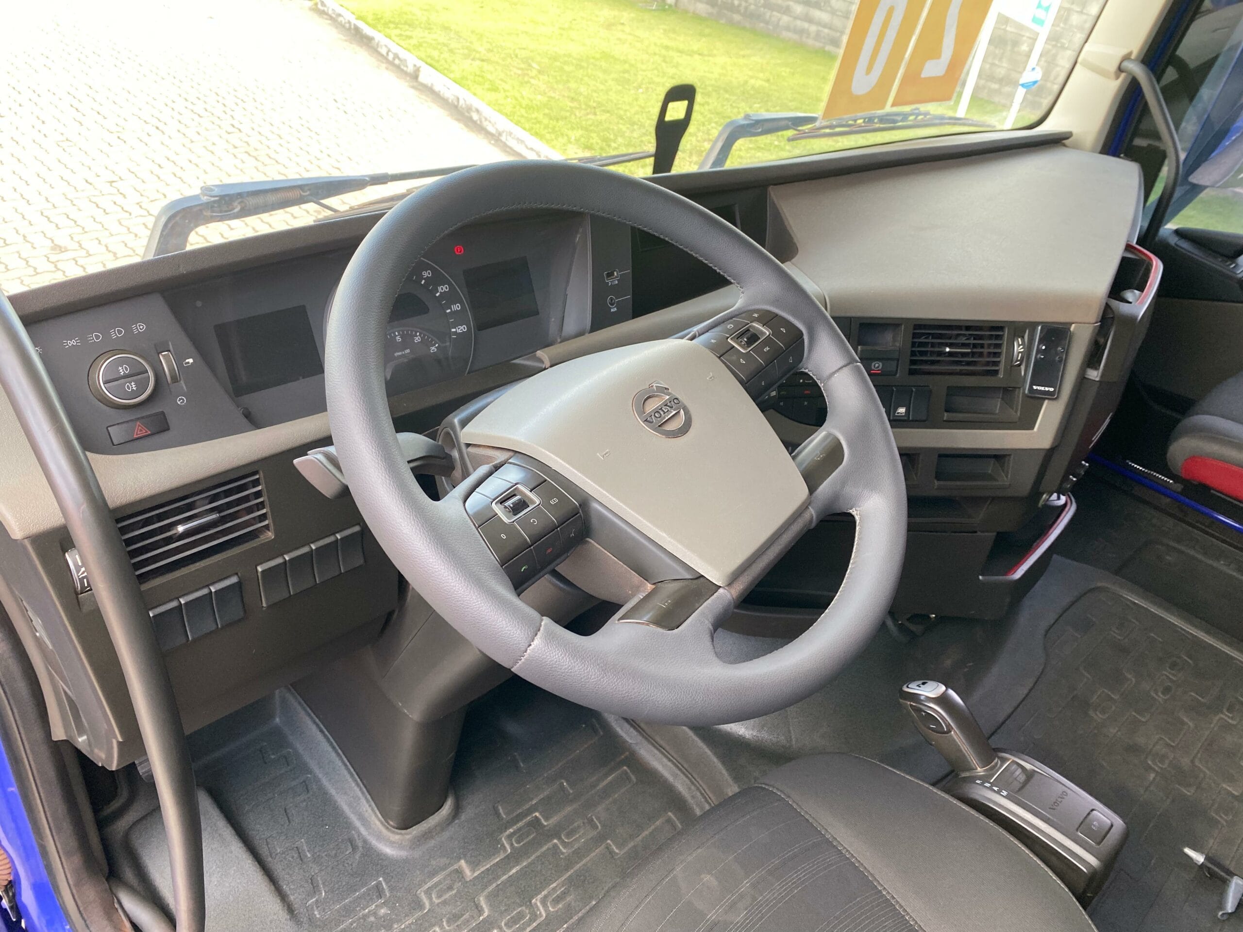 Caminhão Volvo FH 540 6x4T 2020 - Imagem 21