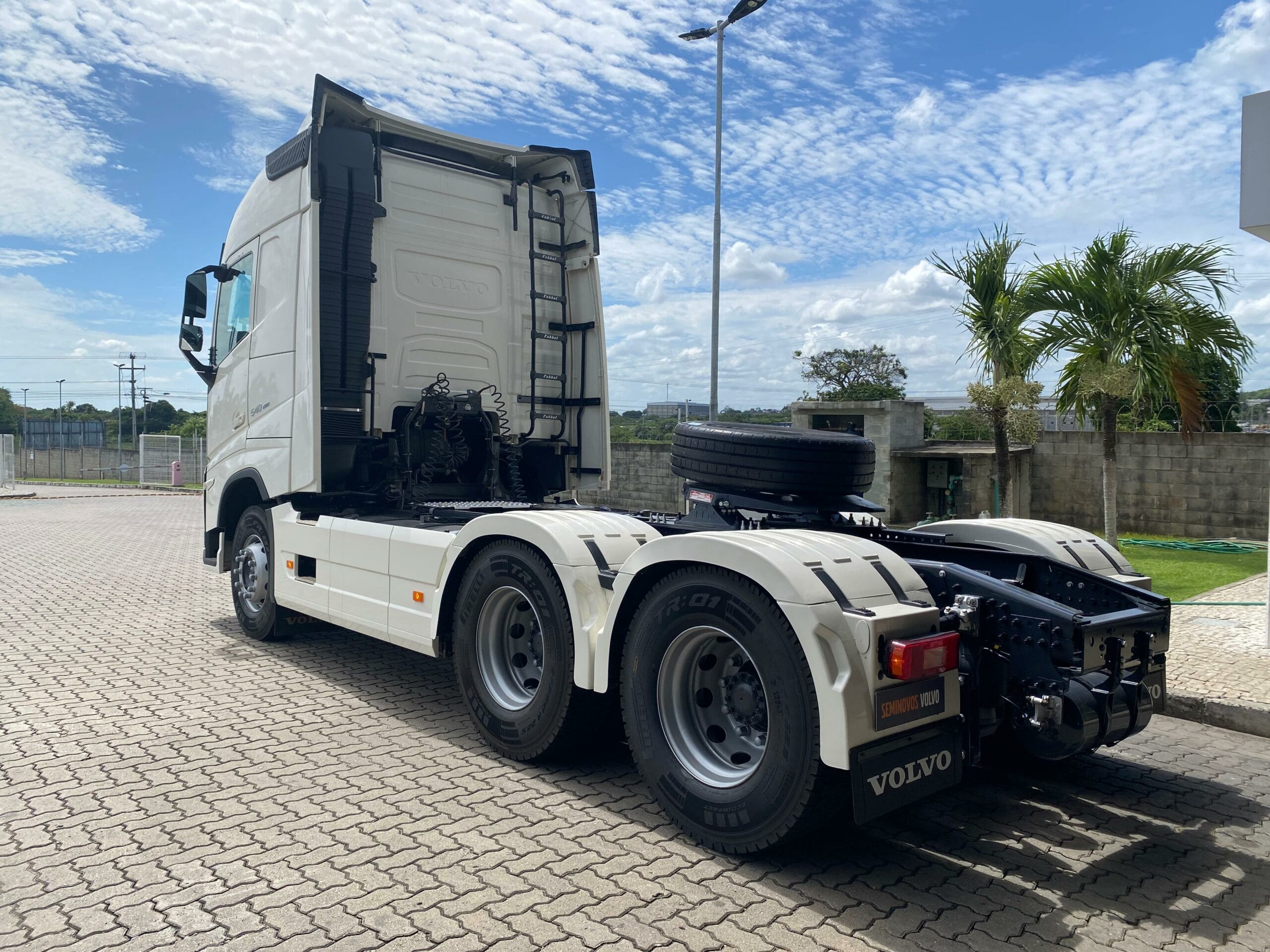 Caminhão Volvo FH 540 6x4T 2022 - Imagem 11