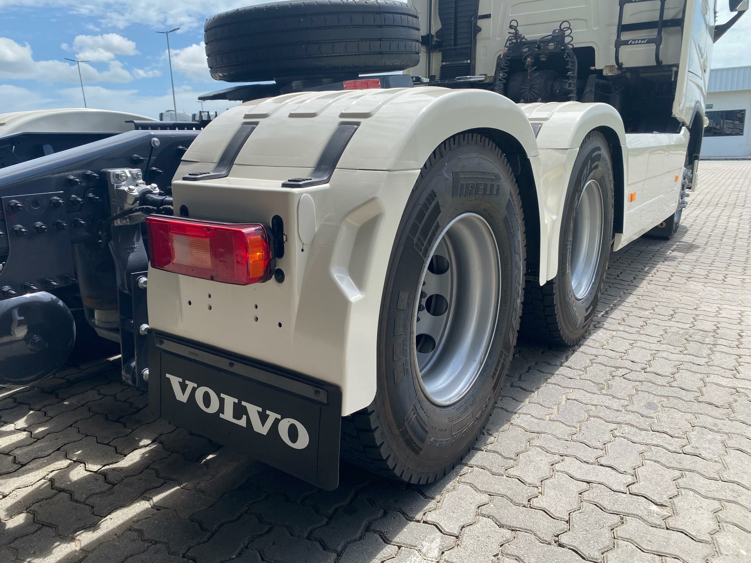 Caminhão Volvo FH 540 6x4T 2022 - Imagem 12