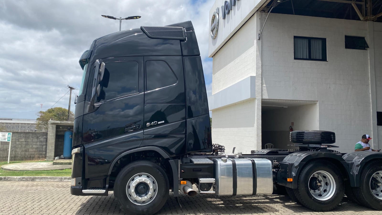 Caminhão Volvo FH 540 6x4T 2019 - Imagem 2