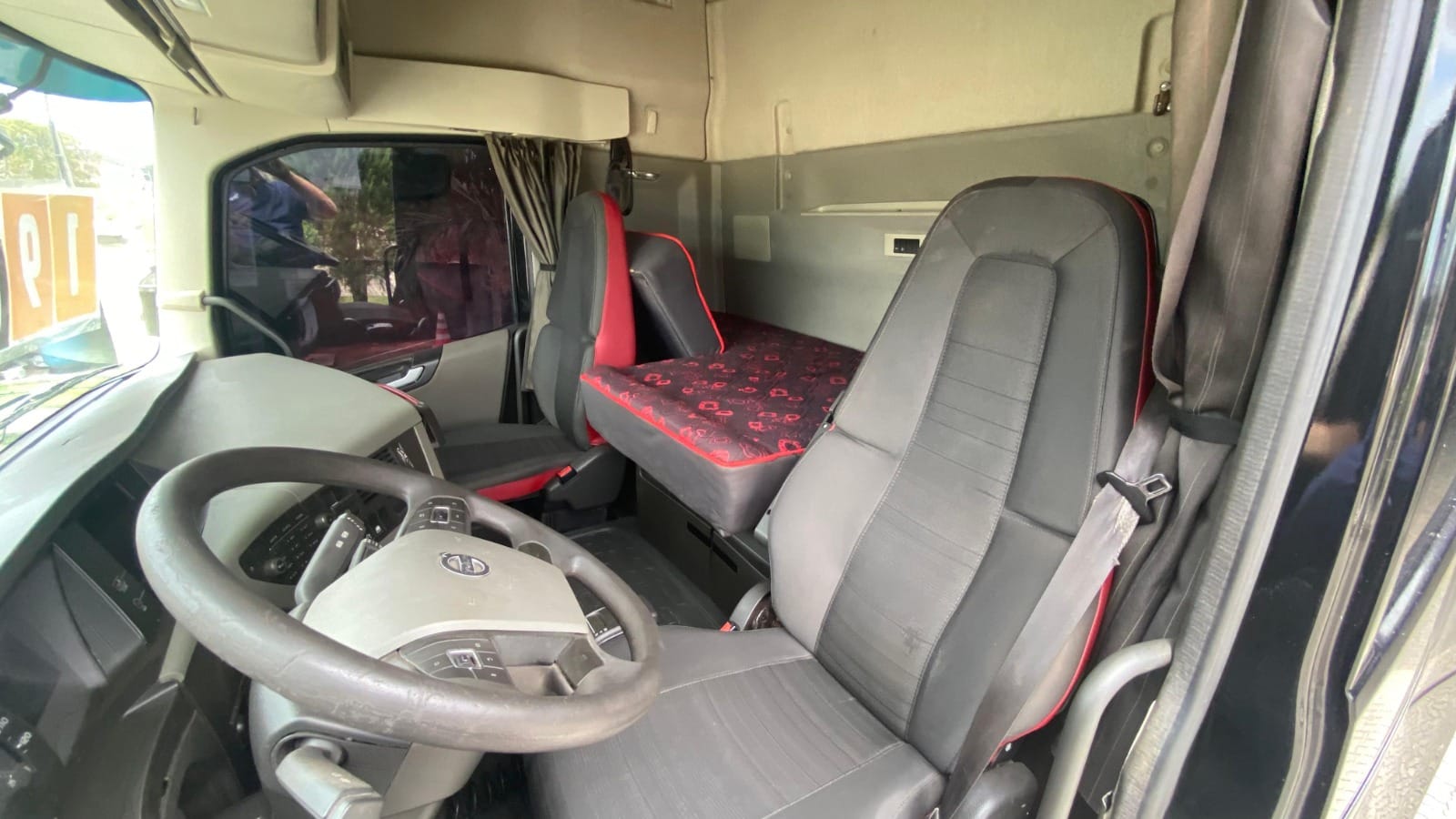 Caminhão Volvo FH 540 6x4T 2019 - Imagem 9