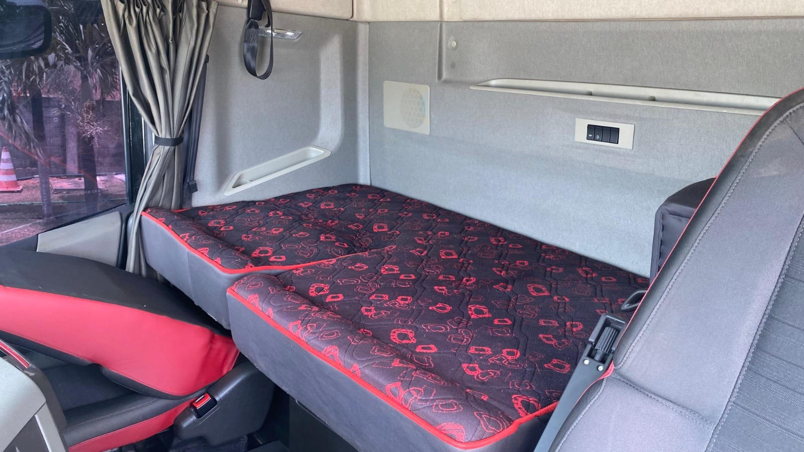 Caminhão Volvo FH 540 6x4T 2019 - Imagem 10
