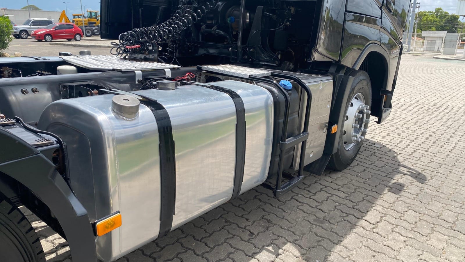 Caminhão Volvo FH 540 6x4T 2019 - Imagem 14