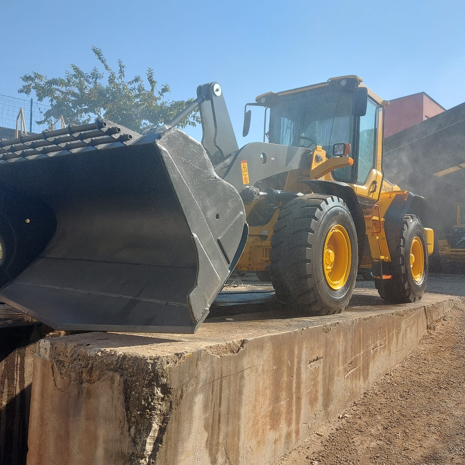 Pá Carregadeira Volvo L90F 2016 - Imagem 5