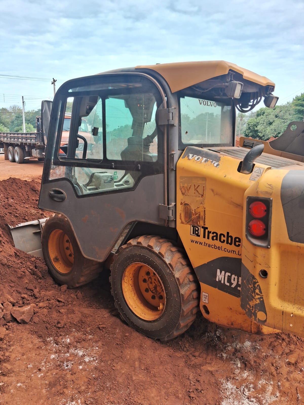 Mini Carregadeira Volvo MC95C 2013 - Imagem 1