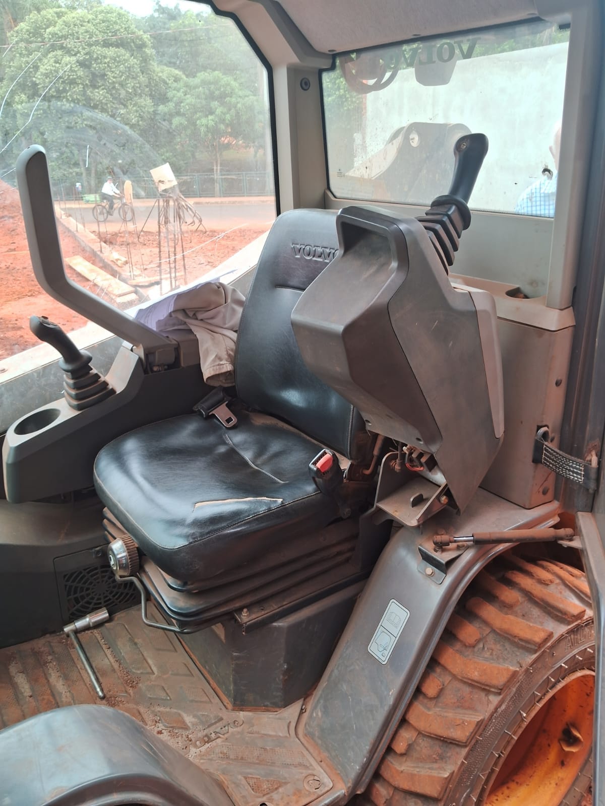 Mini Carregadeira Volvo MC95C 2013 - Imagem 9