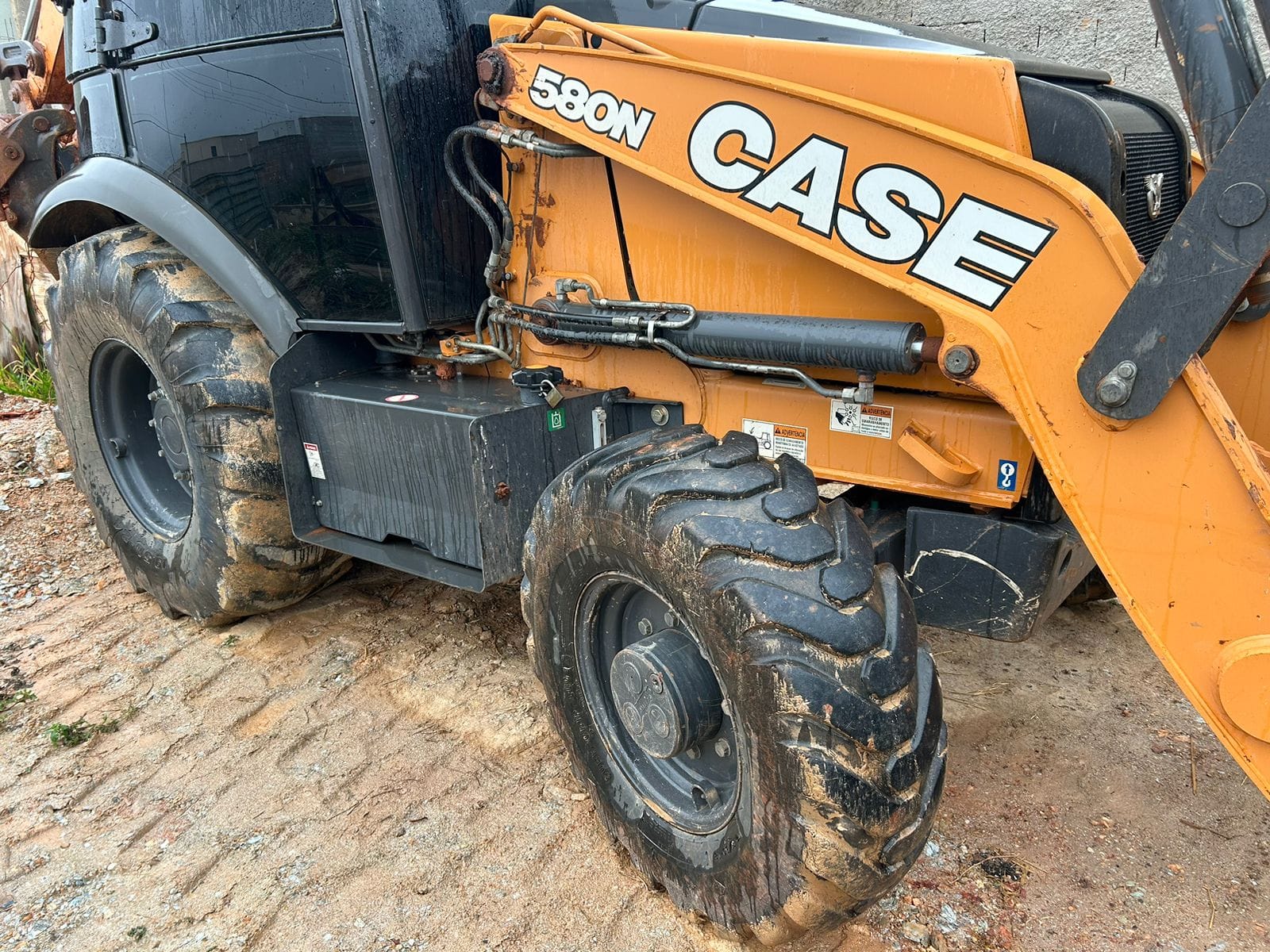 Retroescavadeira Case 580N 2022 - Imagem 4