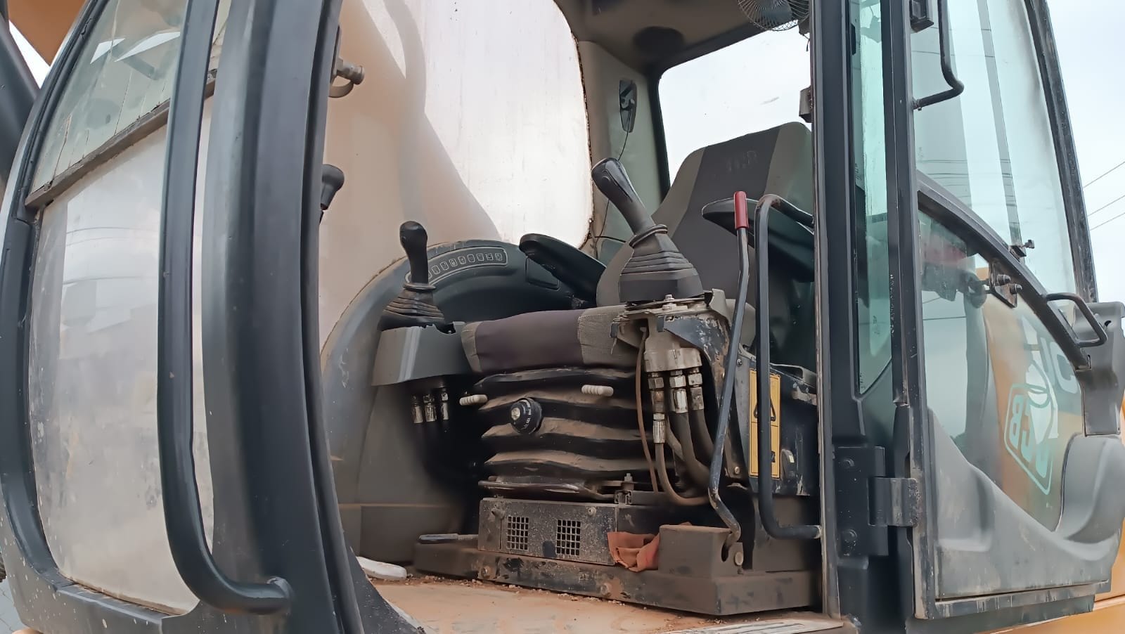 Escavadeira JCB JS330 2010 - Imagem 5