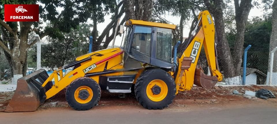 Retroescavadeira JCB 3C Plus 2013 - Imagem 1