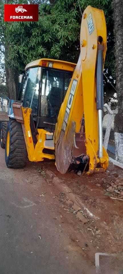 Retroescavadeira JCB 3C Plus 2013 - Imagem 4