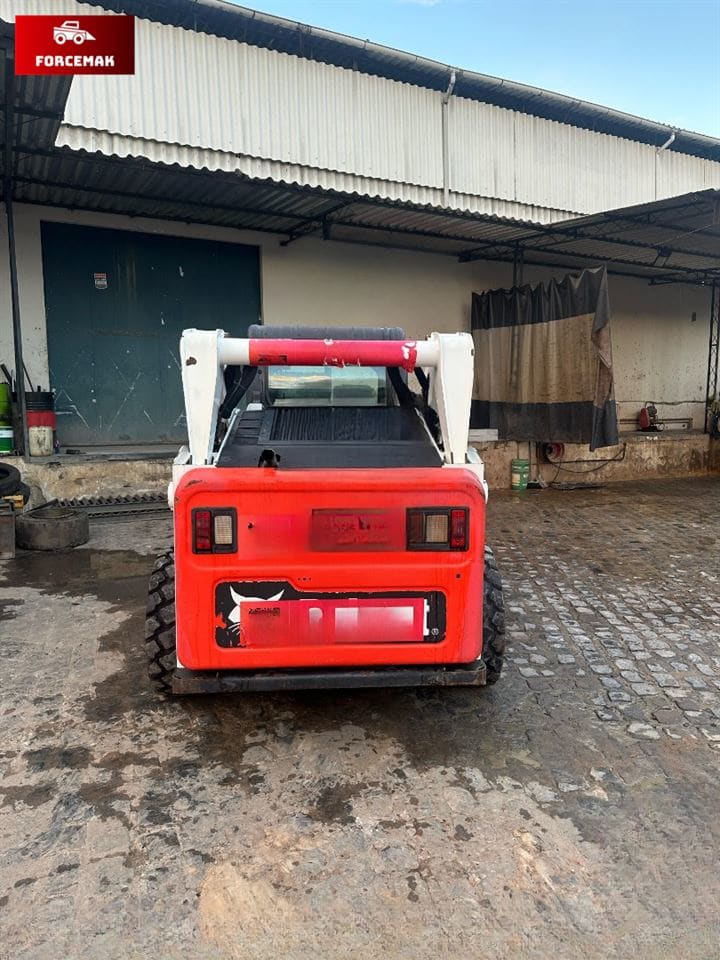 Mini Carregadeira Bobcat S650 2021 - Imagem 7