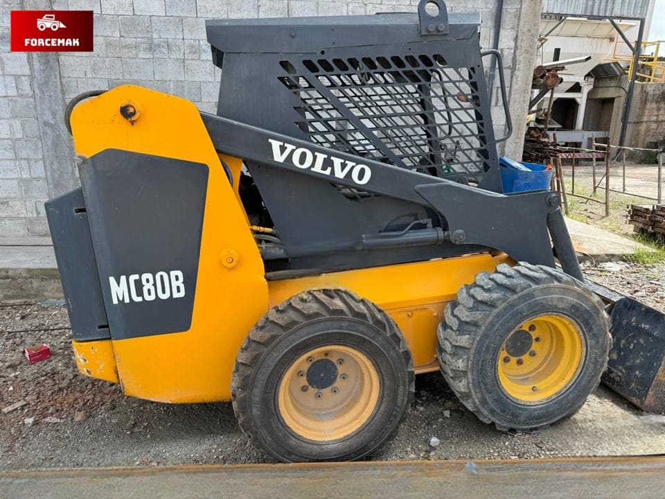 Mini Carregadeira Volvo MC80B 2009 - Imagem 1