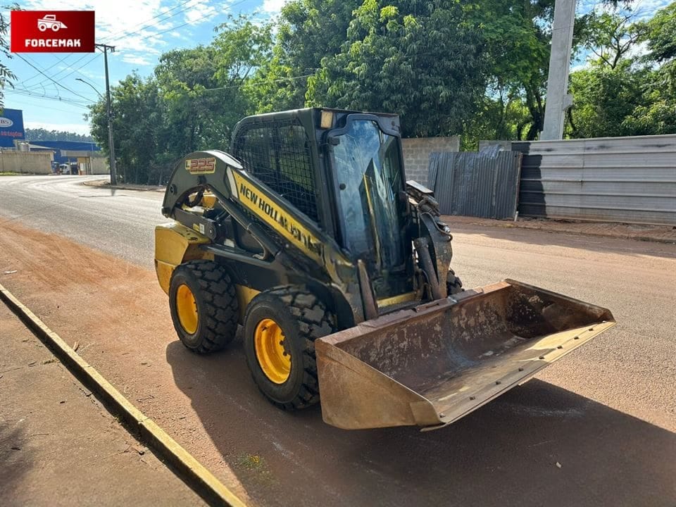 Mini Carregadeira New Holland L225 2013 - Imagem 2