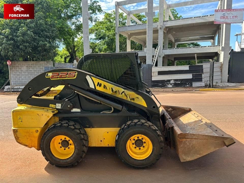Mini Carregadeira New Holland L225 2013 - Imagem 4