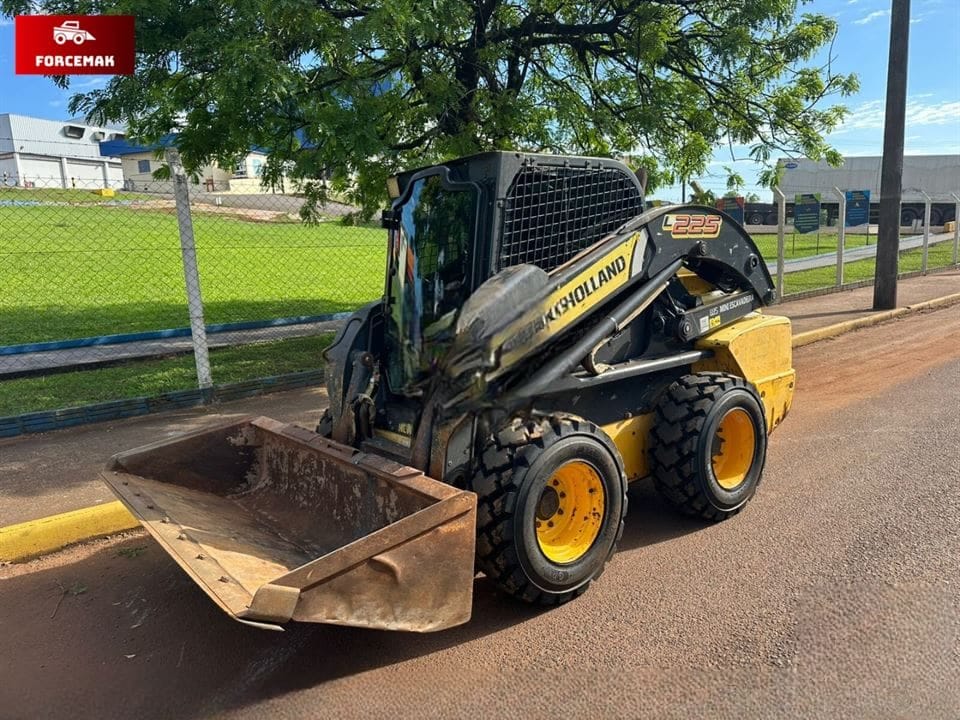 Mini Carregadeira New Holland L225 2013 - Imagem 6