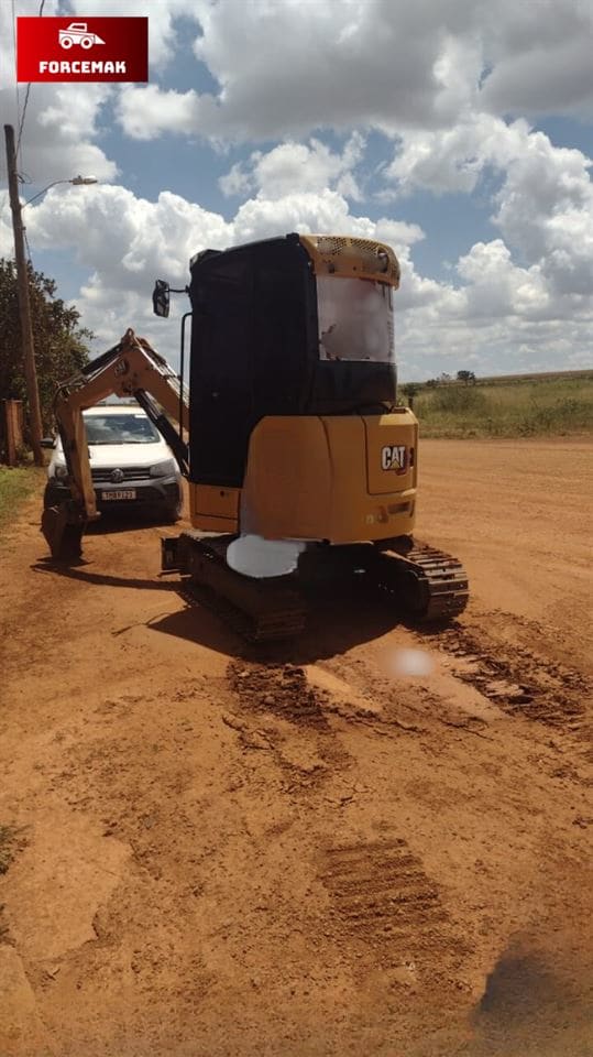 Mini Escavadeira Caterpillar 302.7 2023 - Imagem 3