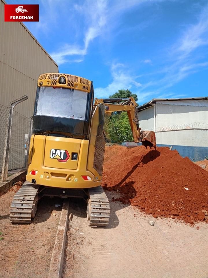 Mini Escavadeira Caterpillar 302.7 2023 - Imagem 8