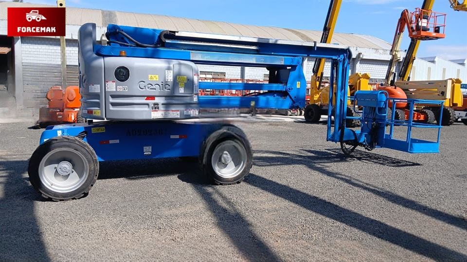 Plataforma Aérea (Elevatória) Genie Z-60/34 4x4 2012 - Imagem 2