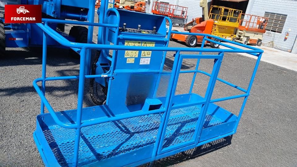 Plataforma Aérea (Elevatória) Genie Z-60/34 4x4 2012 - Imagem 3