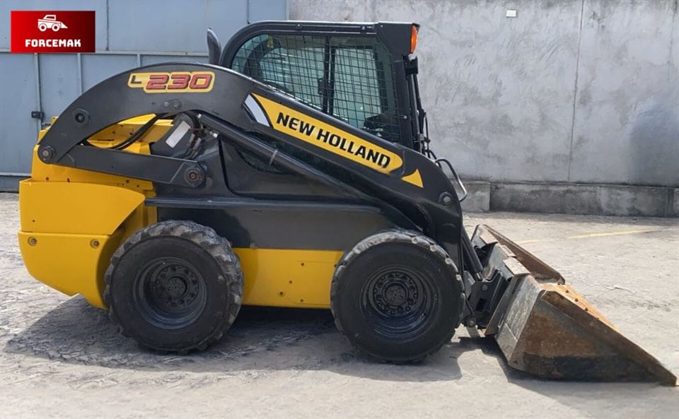 Mini Carregadeira New Holland L230 2020 - Imagem 1