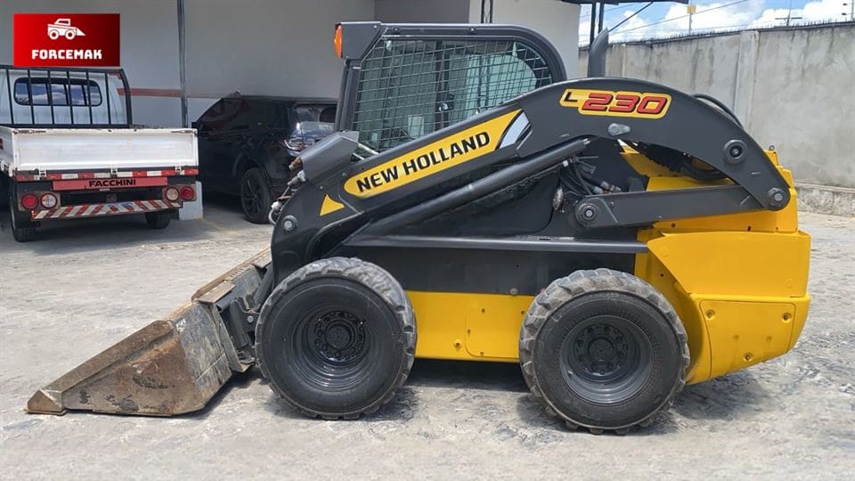 Mini Carregadeira New Holland L230 2020 - Imagem 2