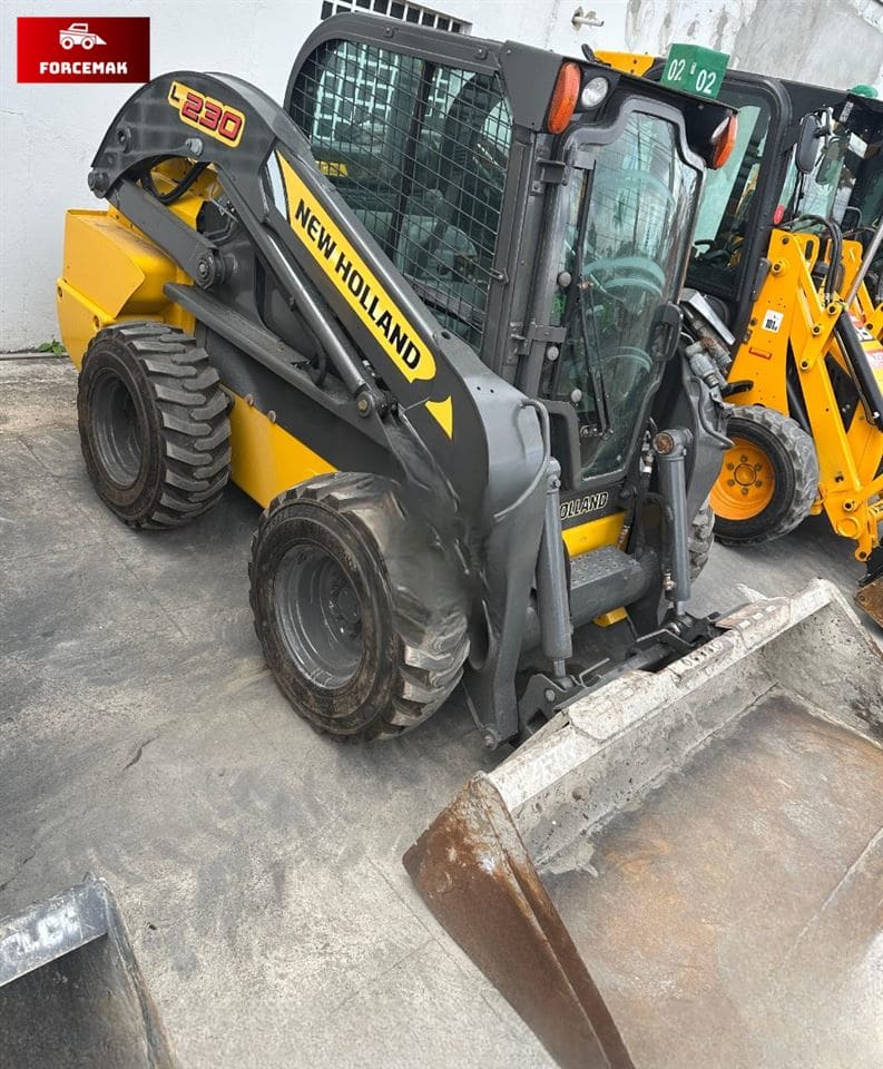 Mini Carregadeira New Holland L230 2020 - Imagem 3