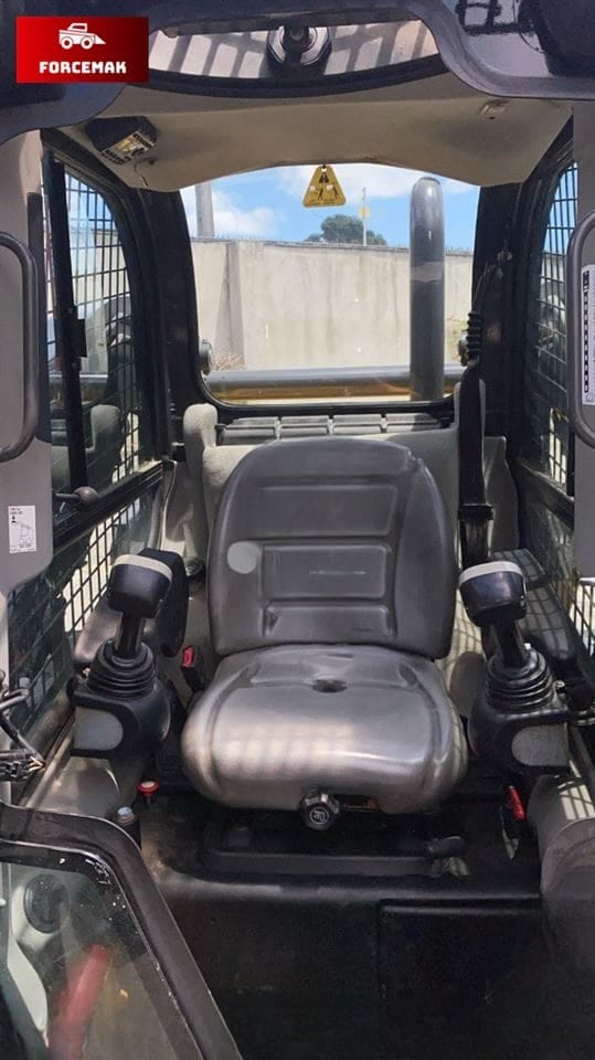 Mini Carregadeira New Holland L230 2020 - Imagem 4