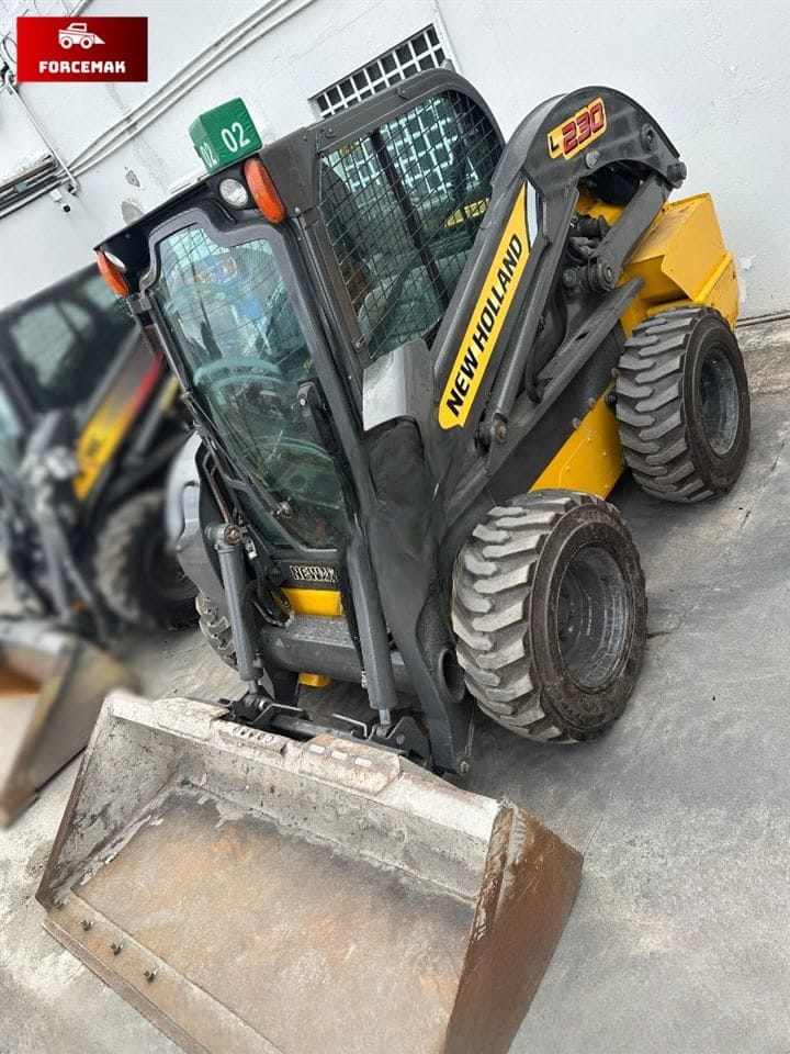 Mini Carregadeira New Holland L230 2020 - Imagem 5