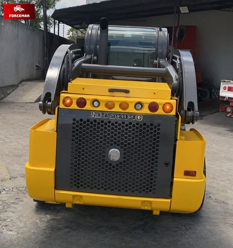 Mini Carregadeira New Holland L230 2020 - Imagem 6