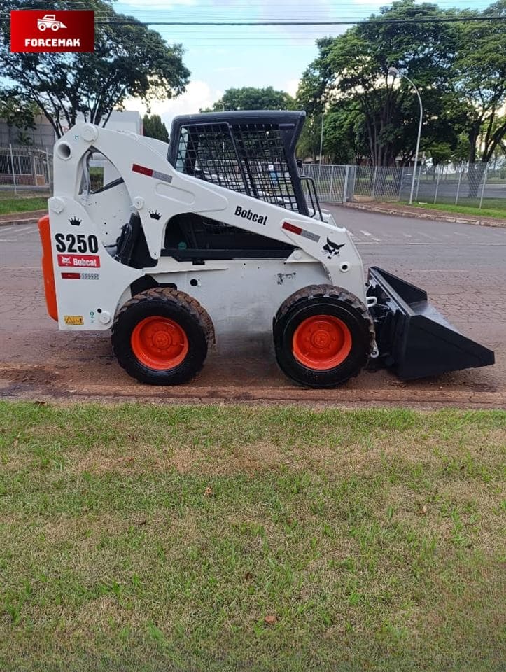 Mini Carregadeira Bobcat S250 2012 - Imagem 1