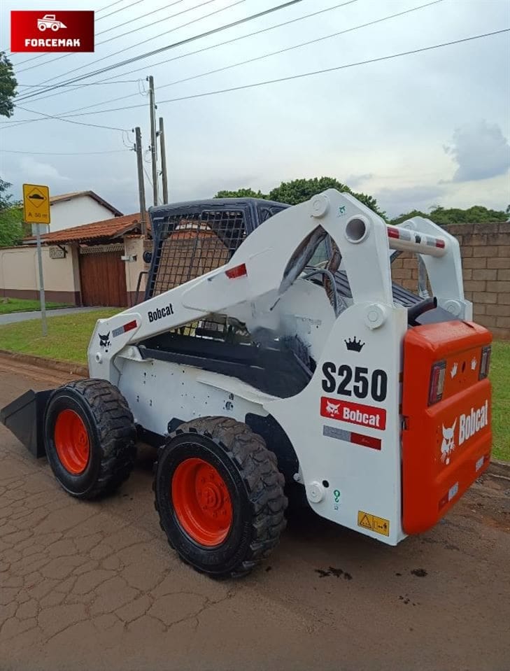 Mini Carregadeira Bobcat S250 2012 - Imagem 2