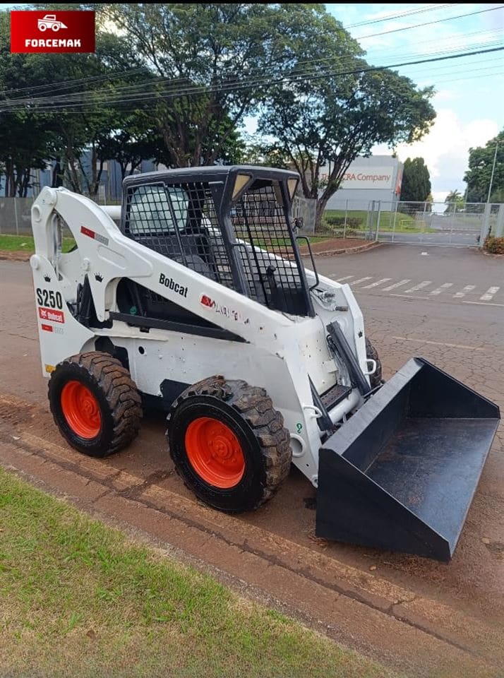 Mini Carregadeira Bobcat S250 2012 - Imagem 3