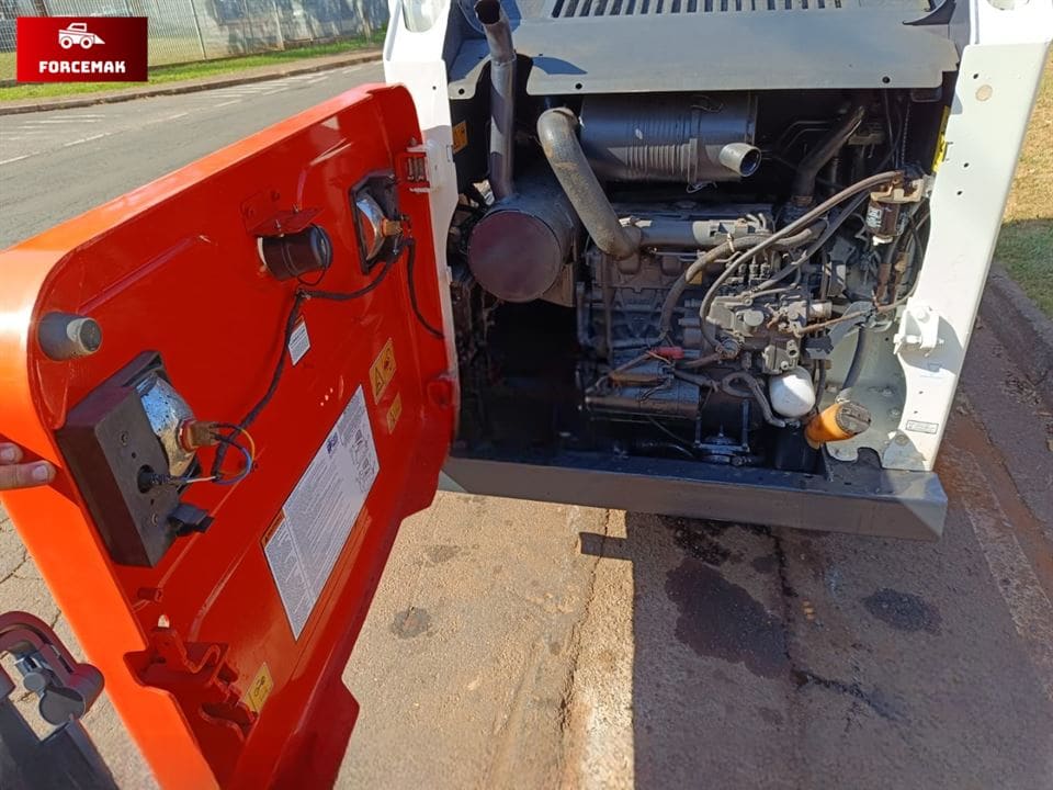 Mini Carregadeira Bobcat S450 2014 - Imagem 4
