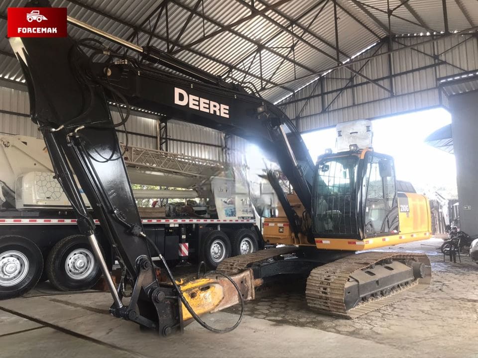 Escavadeira John Deere 210G 2017 - Imagem 1