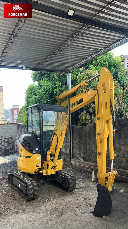 Mini Escavadeira New Holland E35B 2016 - Imagem 2