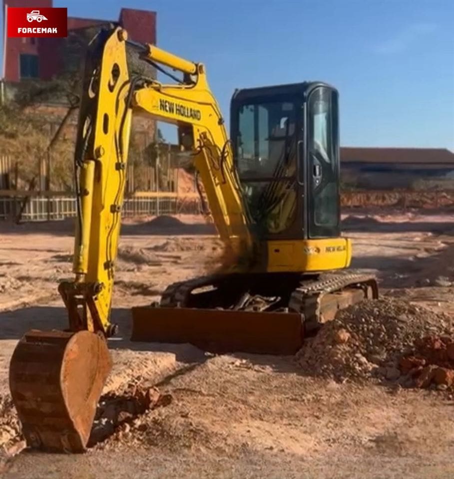 Mini Escavadeira New Holland E35B 2016 - Imagem 3