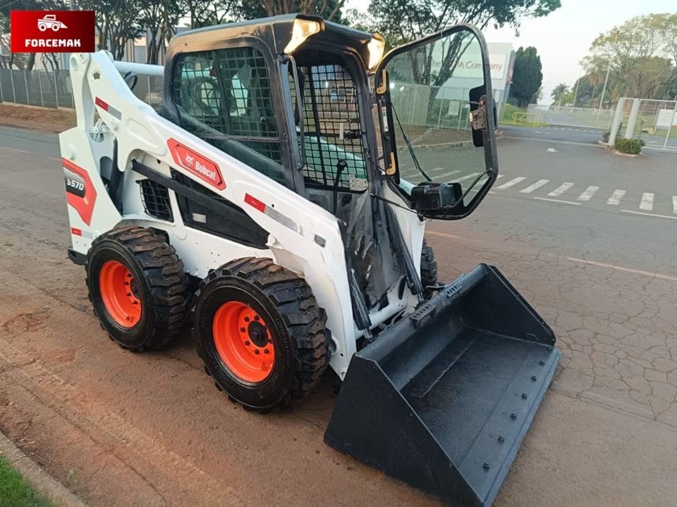 Mini Carregadeira Bobcat S570 2019 - Imagem 5