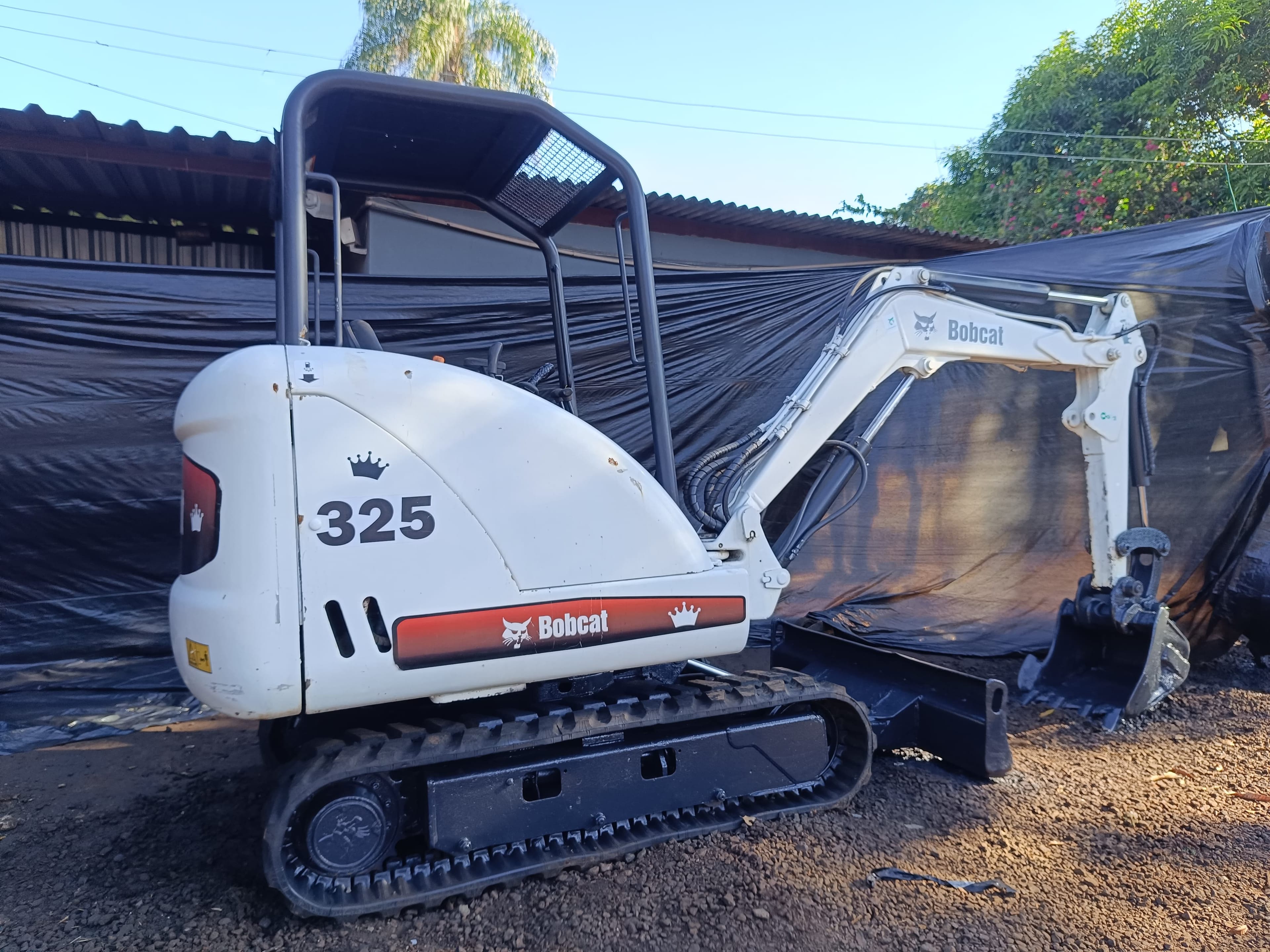 Mini Escavadeira Bobcat 325 2011 - Imagem 1