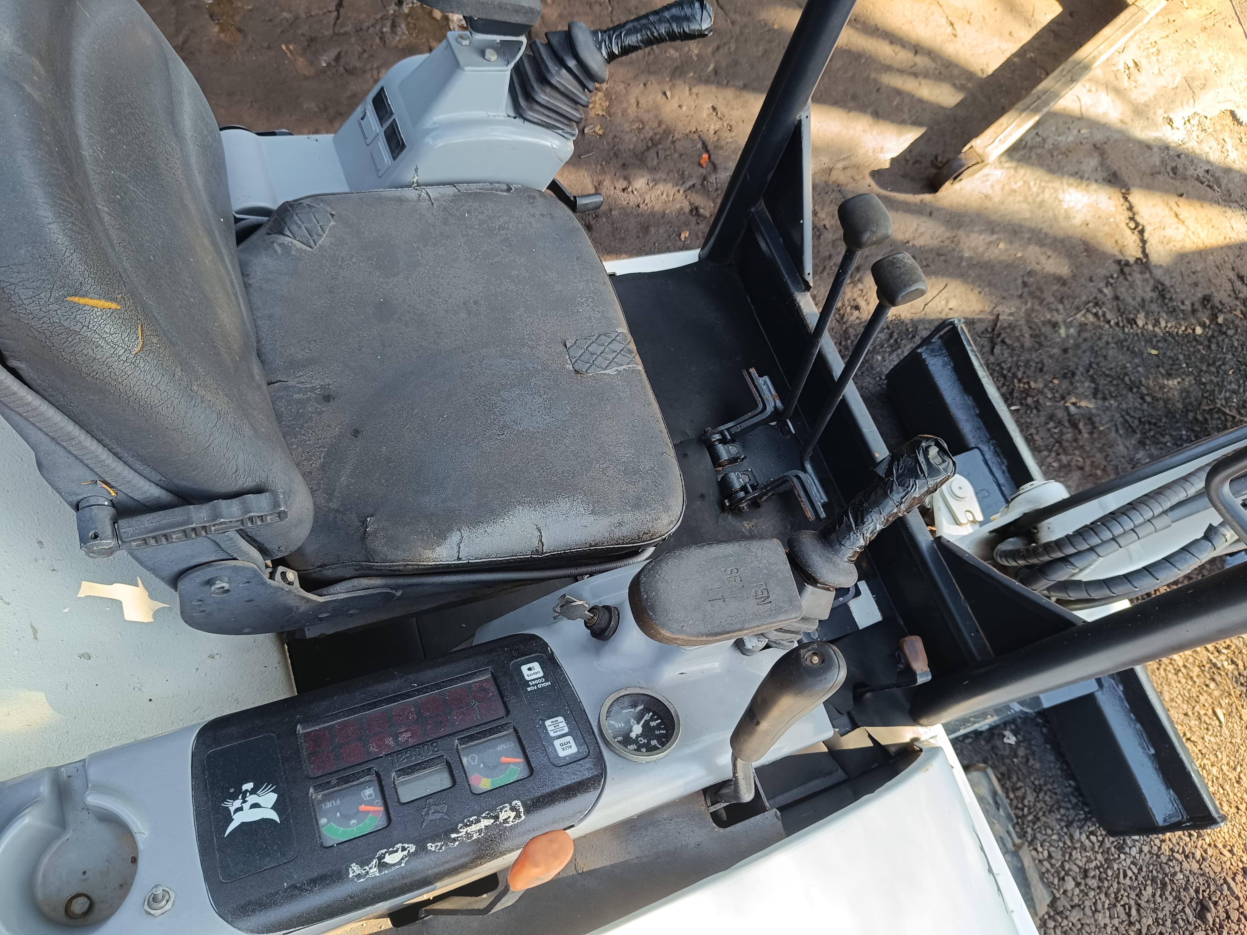 Mini Escavadeira Bobcat 325 2011 - Imagem 6